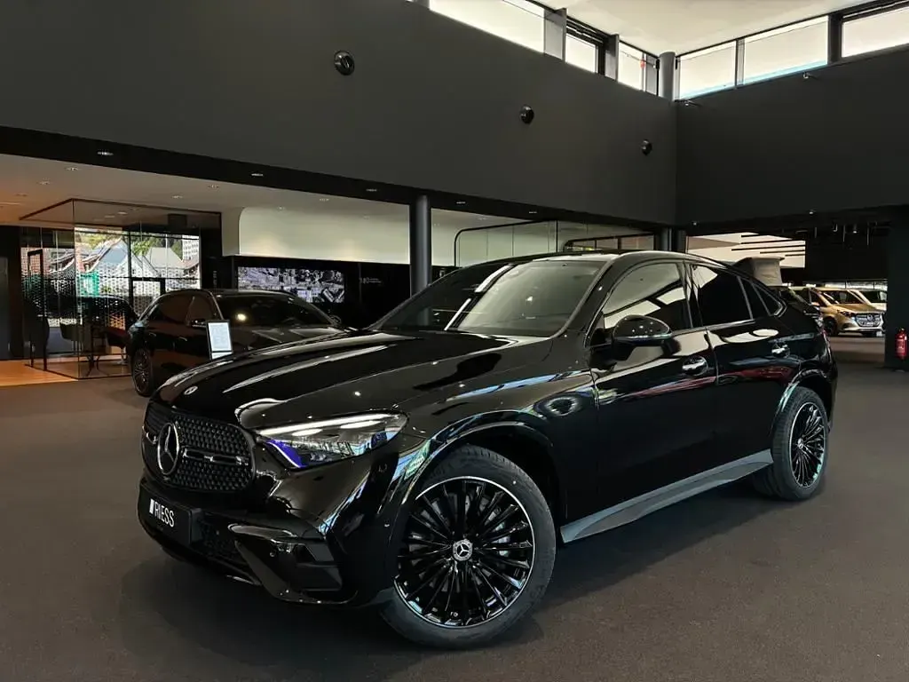 Gebraucht Mercedes GLC300 AMG 258 PS (189 kW) 2026 Schwarz Coupé