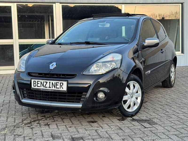 Schwarz Gebraucht 2010 Renault Clio II Night&Day Limousine | 2.490 € (Guter Preis) - Bild 1/4