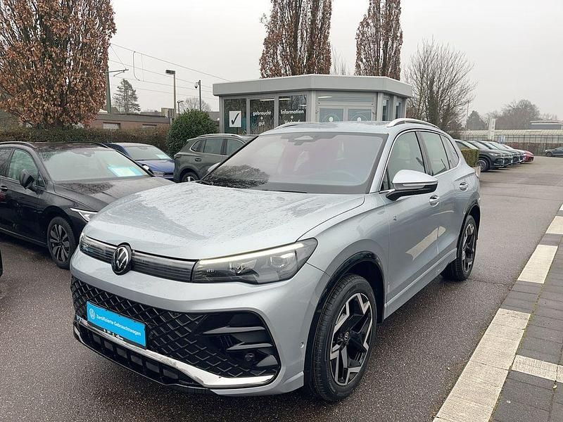 Gebraucht VW Tiguan R-line 193 PS (141 kW) 2025 Oyster silver metallic SUV