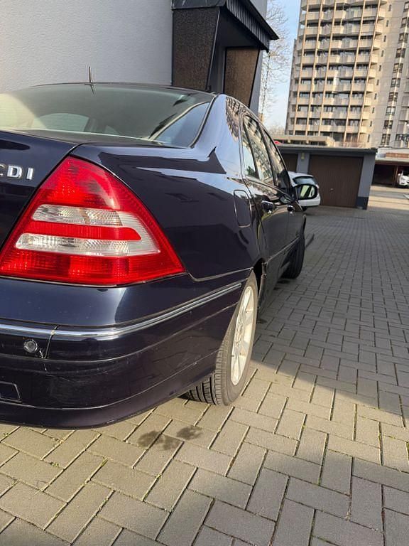 Gebraucht Mercedes 220 150 PS (110 kW) 2005 Blau Limousine