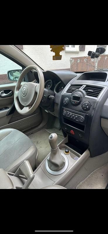 Andere farben Gebraucht 2005 Renault Mégane II Limousine | 690 € (Superpreis) - Bild 1/4