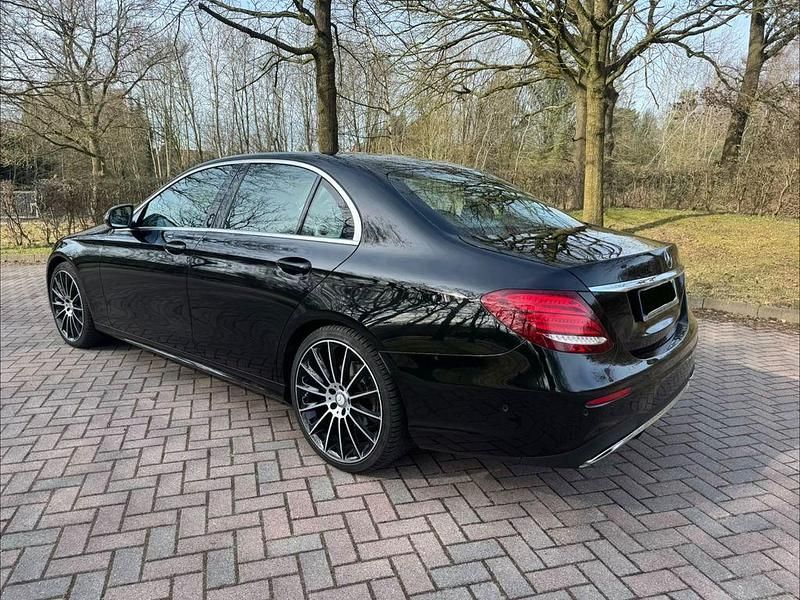 Gebraucht Mercedes E200 Business 184 PS (135 kW) 2016 Schwarz Limousine