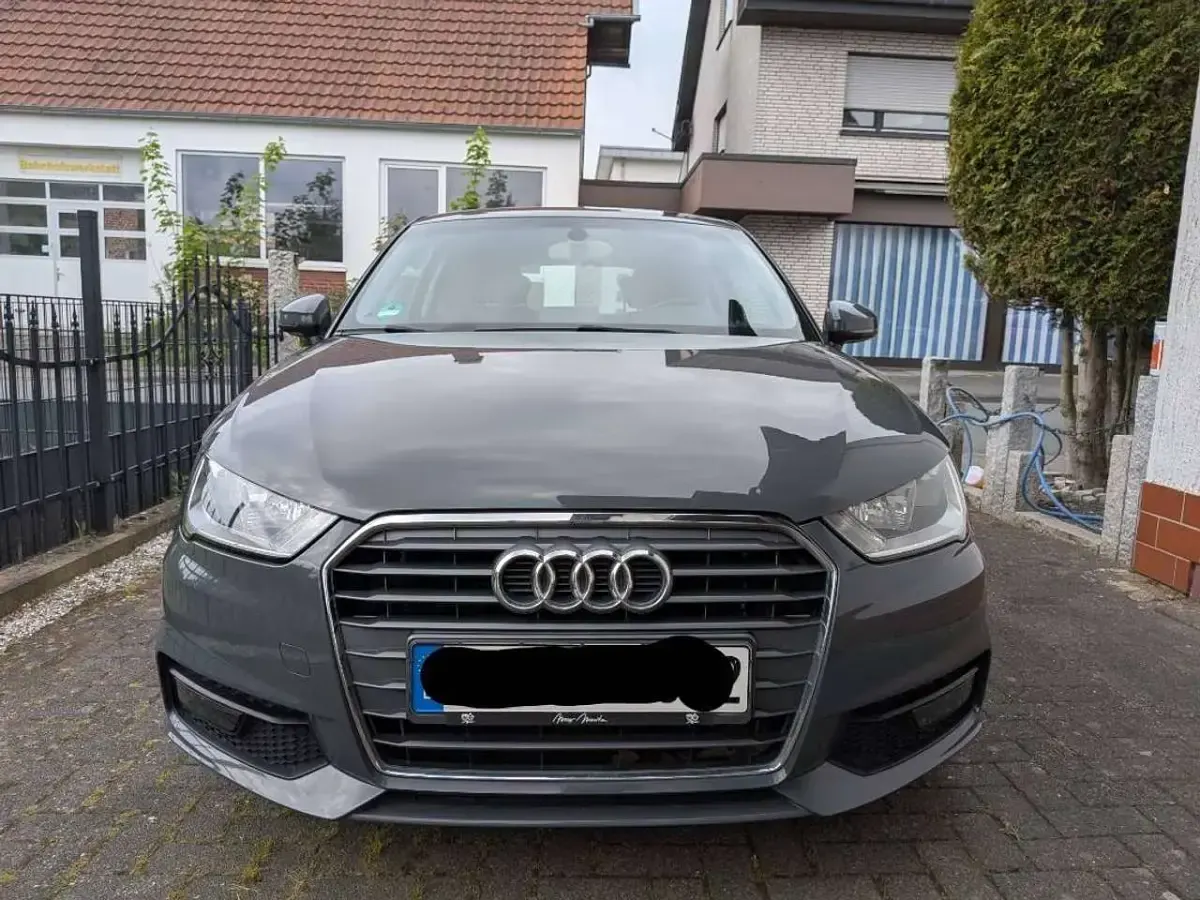Gebraucht Audi A1 Design 95 PS (69 kW) 2016 Grau Kleinwagen