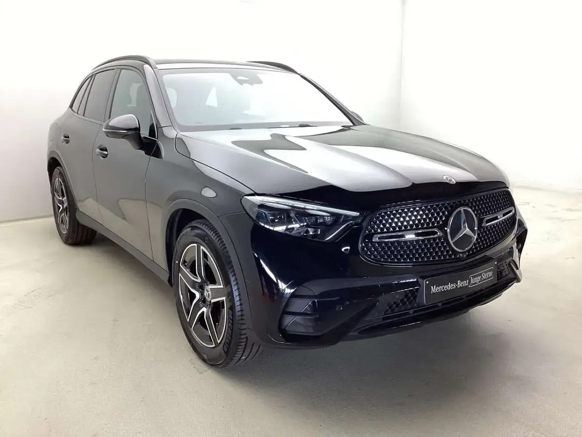 Gebraucht Mercedes GLC220 AMG 197 PS (144 kW) 2025 Unilack schwarz SUV