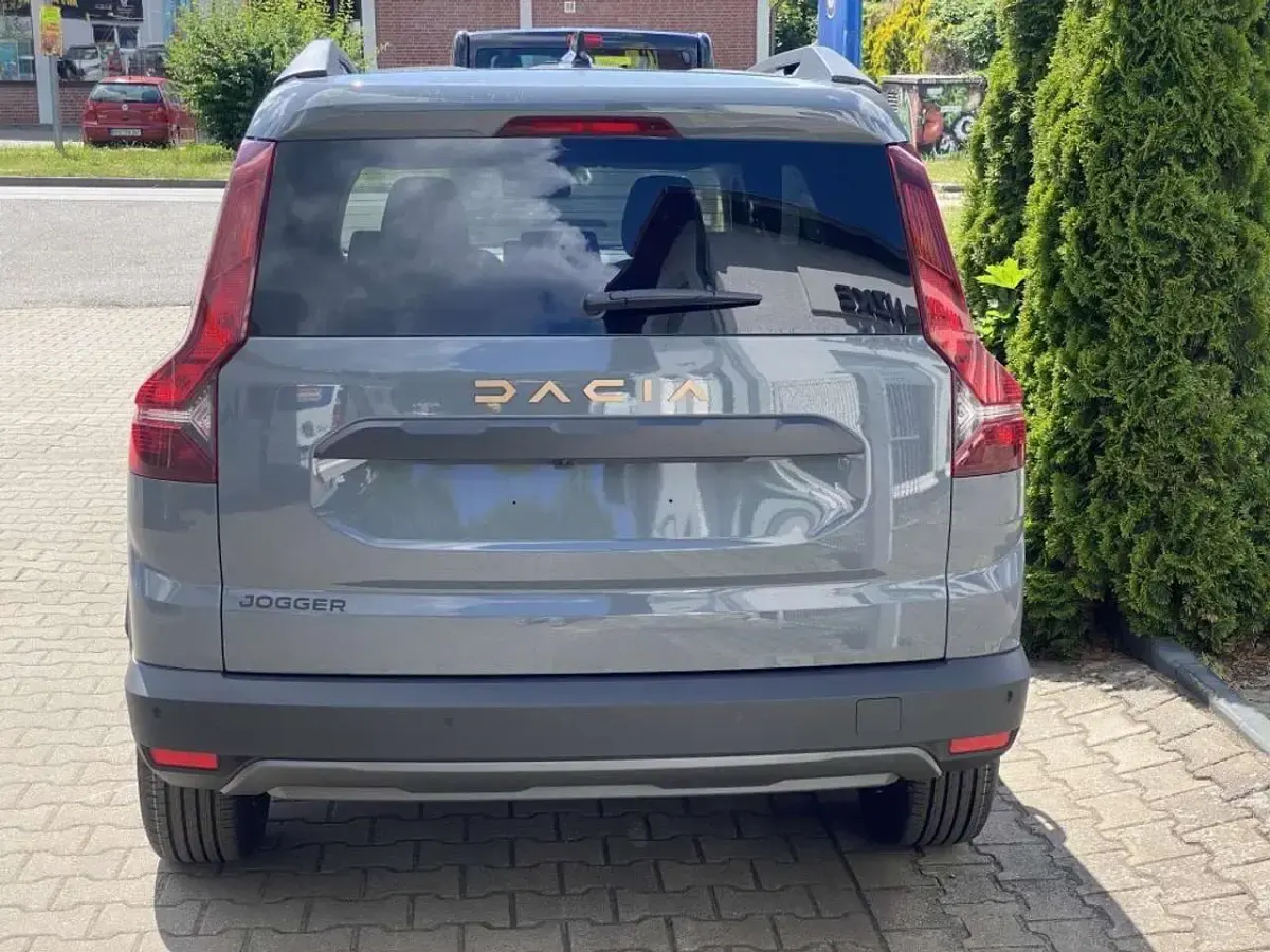 Gebraucht Dacia Jogger Extreme 91 PS (66 kW) 2025 Schiefergrau metallic Van / Kleinbus