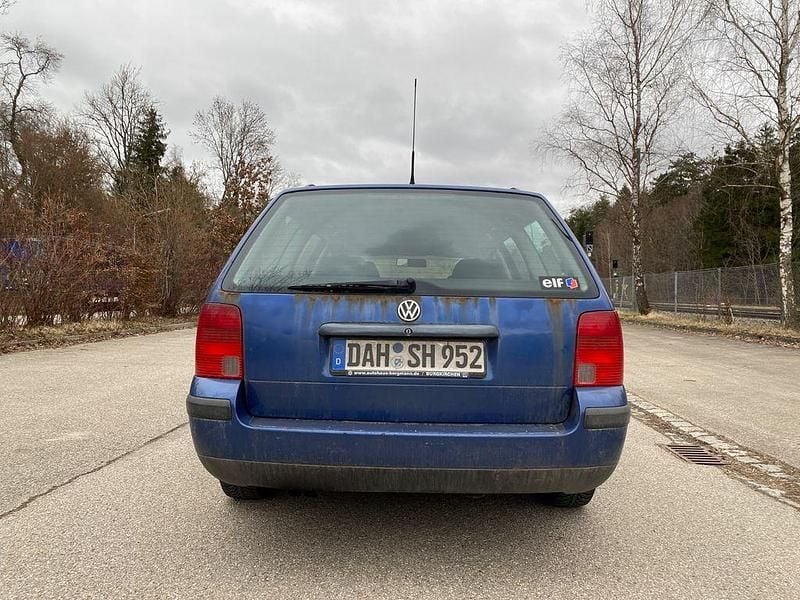 Gebraucht VW Passat Trendline 110 PS (80 kW) 1998 Blau Kombi
