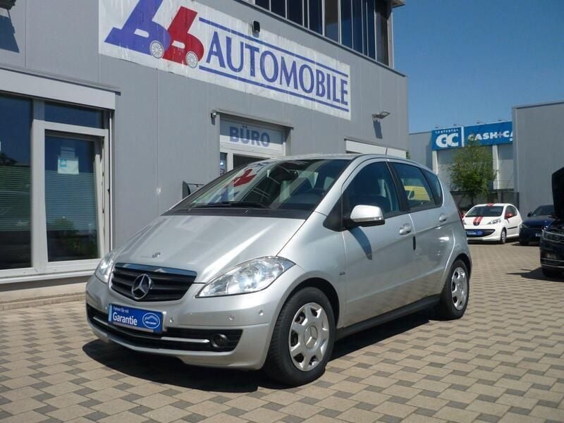 Silber Gebraucht 2010 Mercedes A180 Kleinwagen | 8.990 € (Teuer) - Bild 1/4