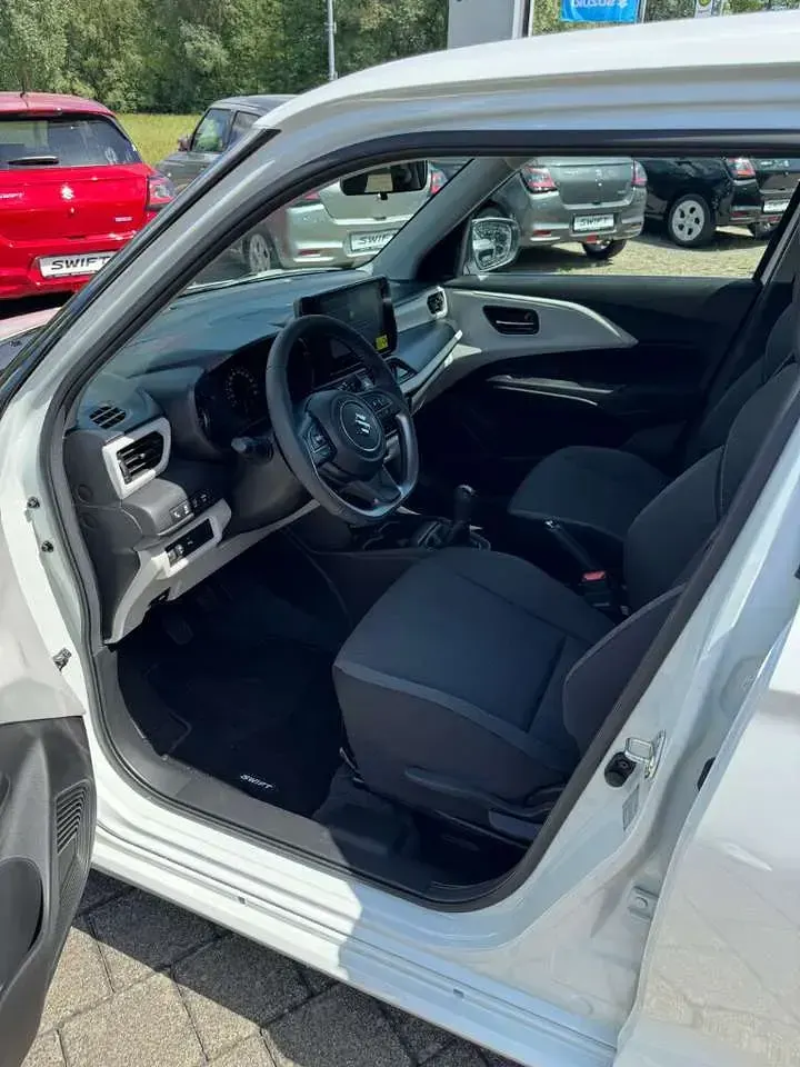 Neu Suzuki Swift Comfort 83 PS (61 kW) 2026 Weiß Kleinwagen