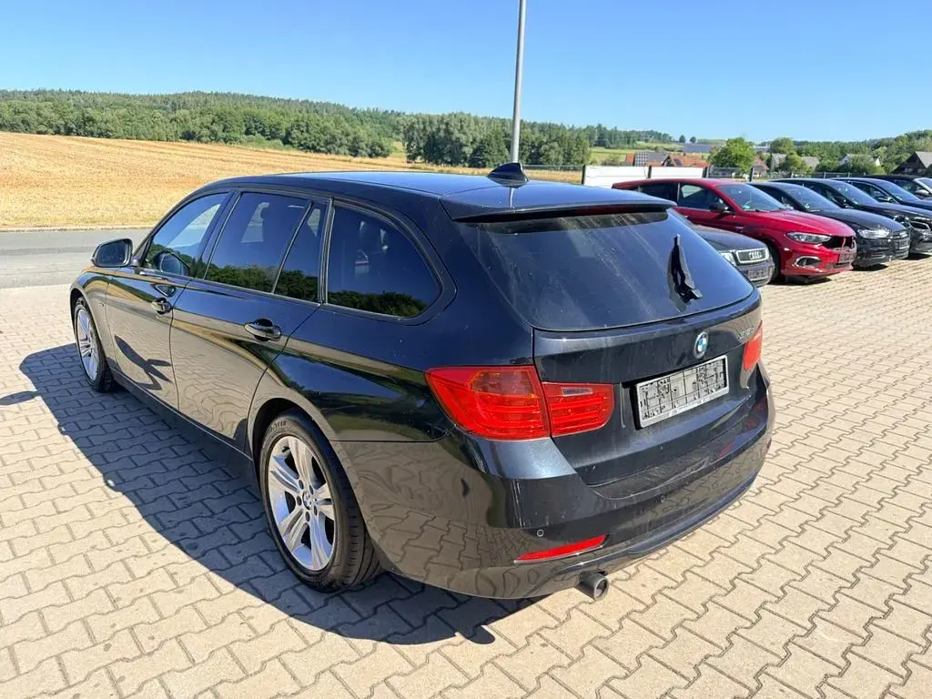Gebraucht BMW 318 Sport Line 143 PS (105 kW) 2013 Schwarz Kombi