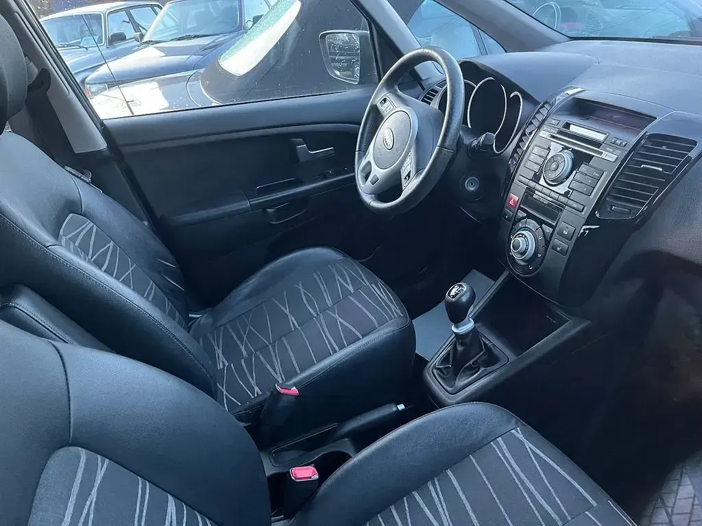 Używany Kia Venga 125 KM (91 kW) 2010 Czarny Hatchback