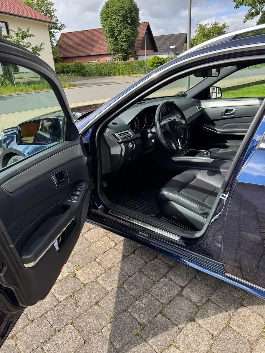Gebraucht Mercedes E300 Avantgarde 231 PS (169 kW) 2015 Blau Kombi