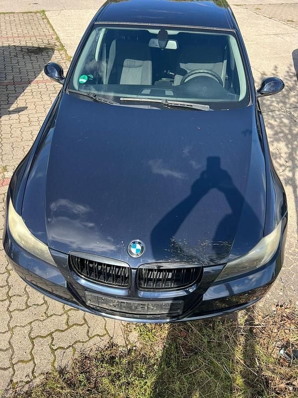 Blau Gebraucht 2006 BMW 318 Kombi | 1.800 € (Superpreis) - Bild 1/4