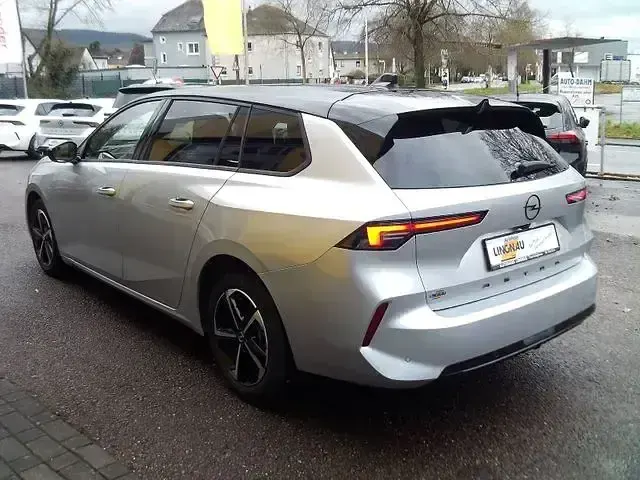 Second-hand Opel Astra 131 CP (96 kW) 2025 Argintiu Berlinǎ