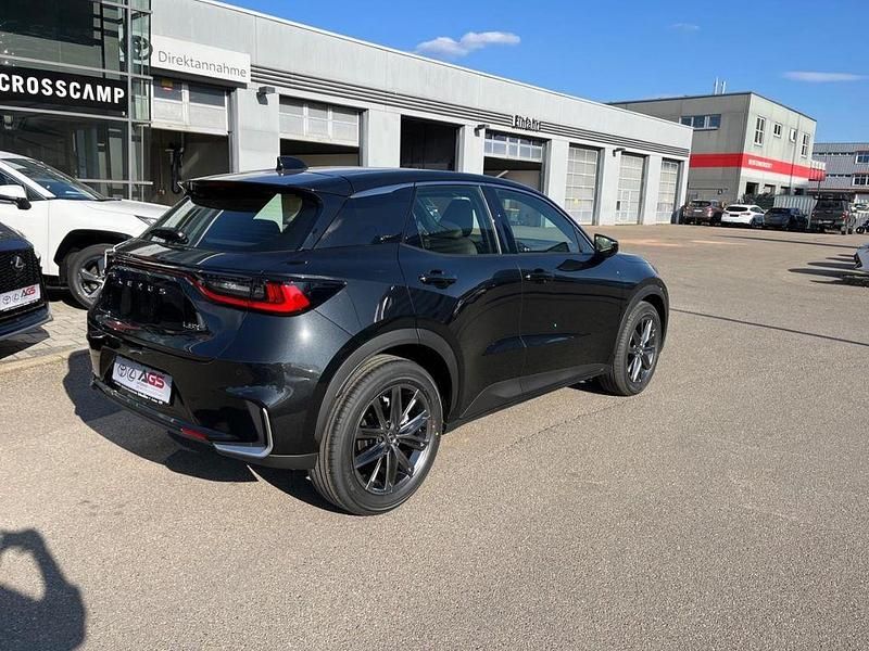 Neu Lexus LBX 136 PS (100 kW) 2025 Schwarz SUV