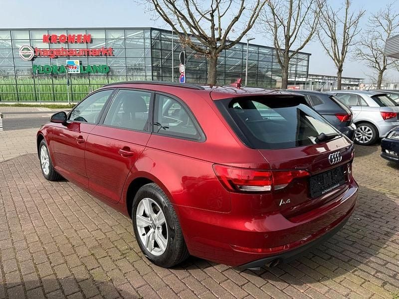 Gebraucht Audi A4 Basis 150 PS (110 kW) 2017 Rot Kombi