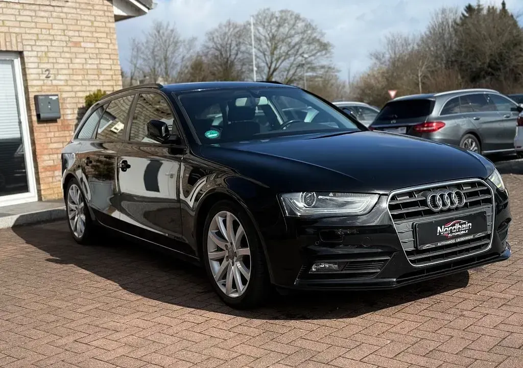 Używany Audi A4 Ambition 143 KM (105 kW) 2013 Czarny Kombi