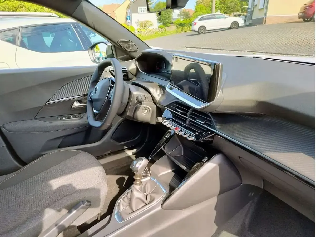 Neu Peugeot 2008 Style 101 PS (74 kW) 2026 Weiß SUV