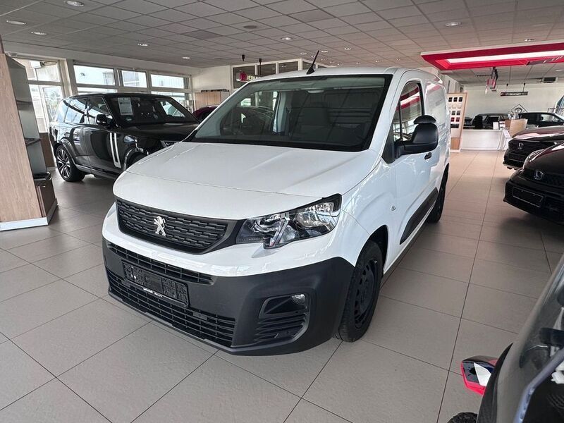 Weiß Gebraucht 2021 Peugeot Partner Premium Van / Kleinbus | 8.990 € (Guter Preis) - Bild 1/4