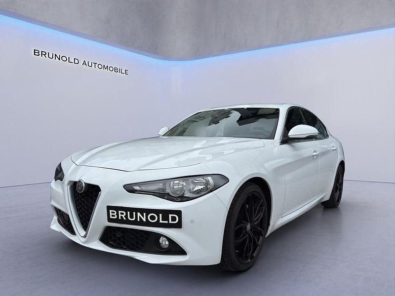 Weiß Gebraucht 2018 Alfa Romeo Giulia Super Limousine | 19.900 € (Guter Preis) - Bild 1/4