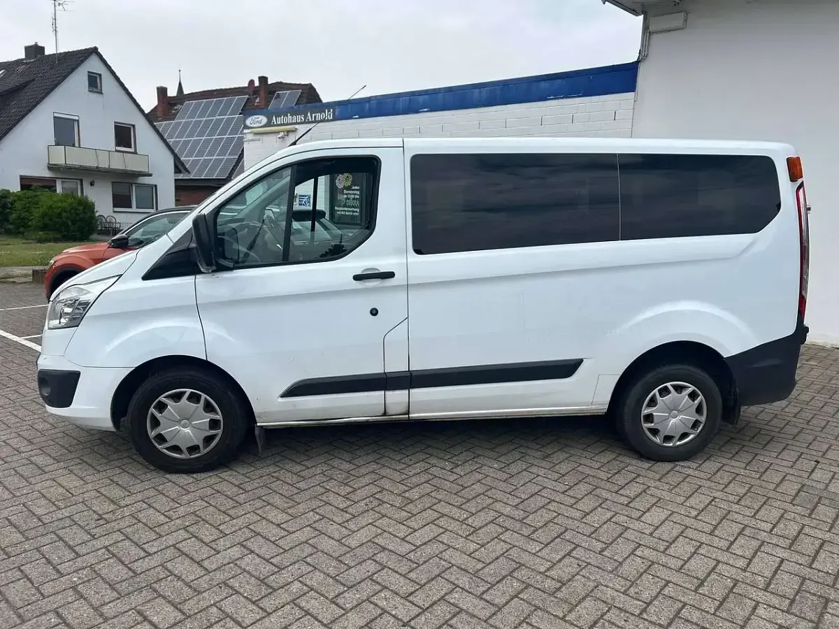 Gebraucht Ford Tourneo Trend 105 PS (77 kW) 2018 Frostweiß Kombi
