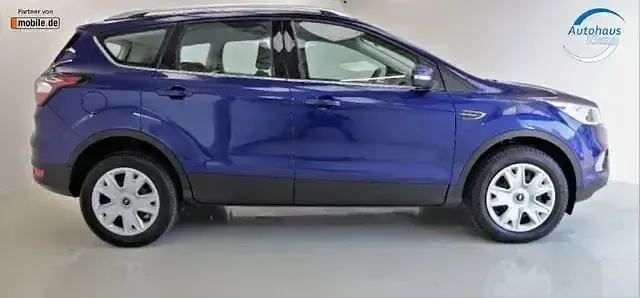 Używany Ford Kuga Trend 120 KM (88 kW) 2018 Niebieski SUV