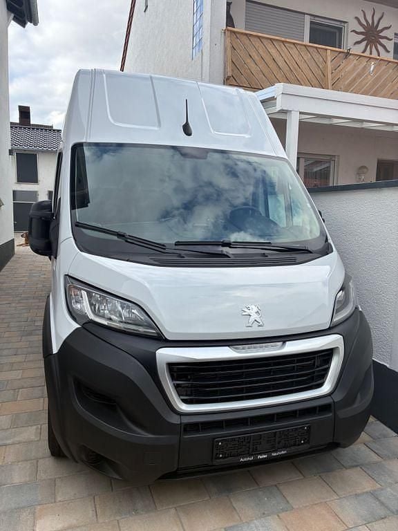 Weiß Gebraucht 2023 Peugeot Boxer Van | 23.999 € (Fairer Preis) - Bild 1/2
