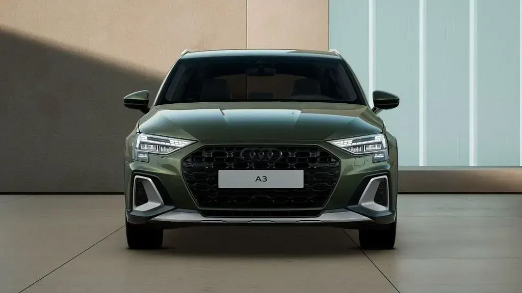Second-hand Audi A3 Ambiente 150 CP (110 kW) 2025 Verde Berlinǎ