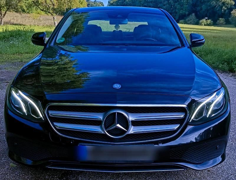 Schwarz Gebraucht 2016 Mercedes E200 Limousine | 18.000 € (Guter Preis) - Bild 1/4