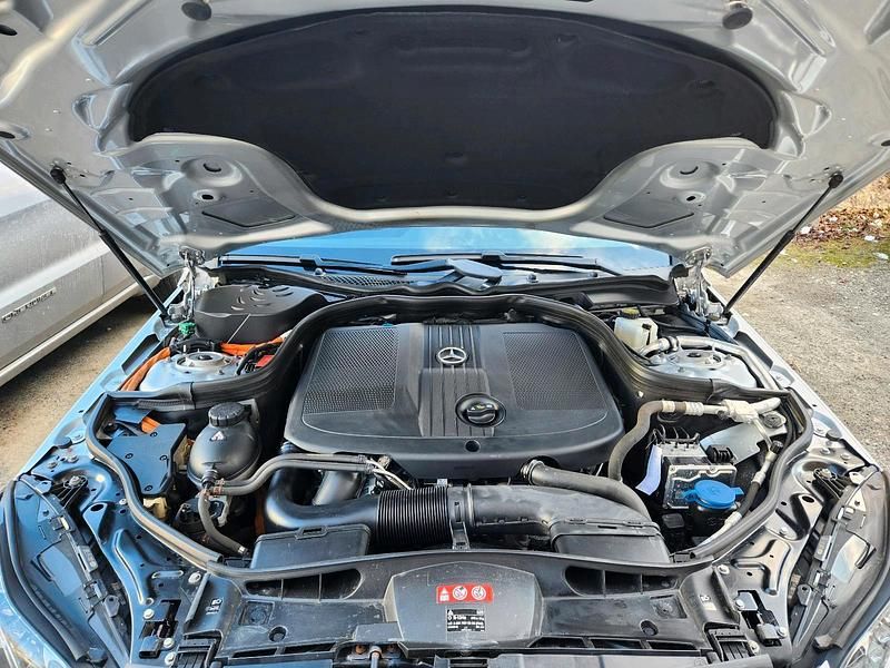 Gebraucht Mercedes E300 204 PS (150 kW) 2015 Silber Kombi