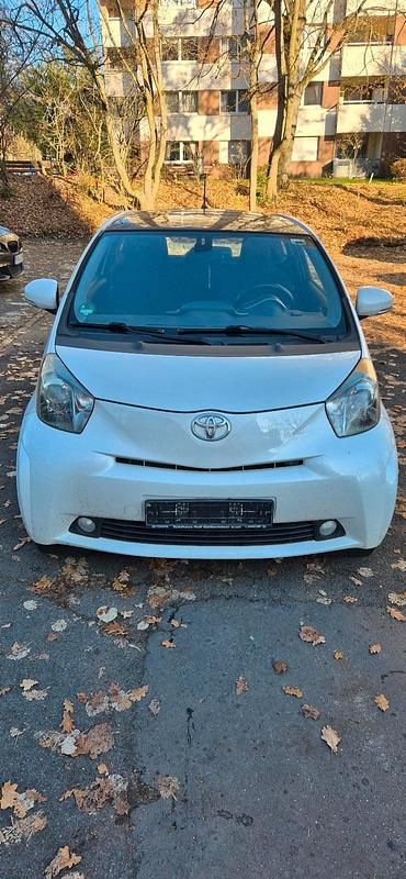 Weiß Gebraucht 2009 Toyota iQ Kleinwagen | 2.900 € (Guter Preis) - Bild 1/4