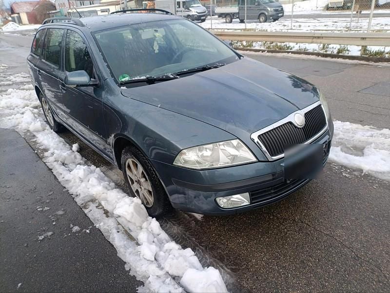 Grau Gebraucht 2005 Skoda Octavia Kombi | 750 € (Superpreis) - Bild 1/4