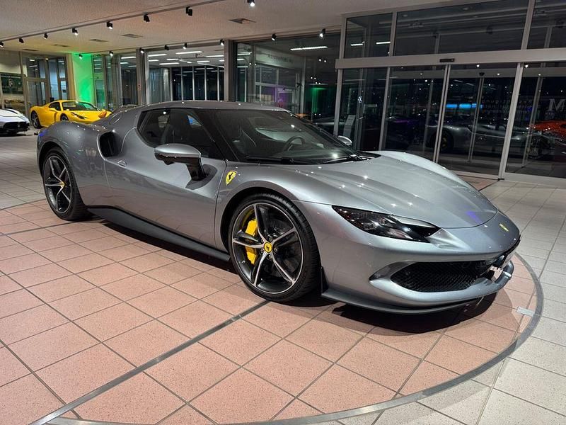 Gebraucht Ferrari 296 829 PS (609 kW) 2023 Grigio titanio Coupé