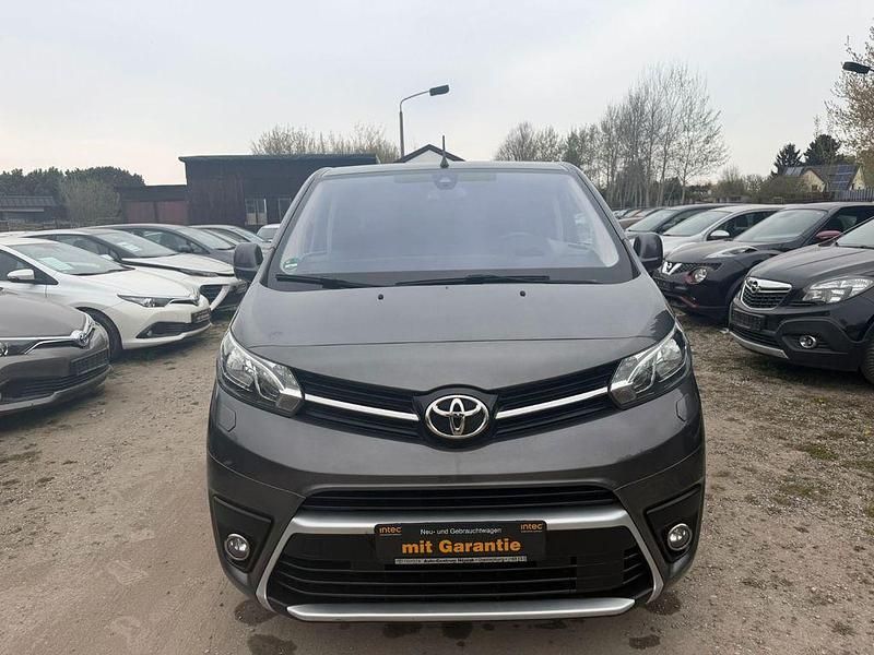 Gebraucht Toyota Proace Verso Comfort 150 PS (110 kW) 2018 Grau Van / Kleinbus