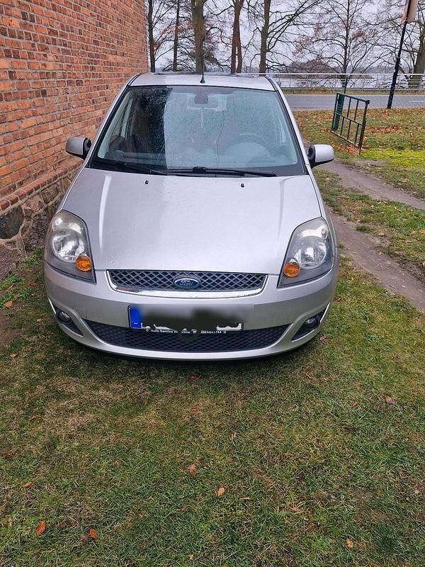 Silber Gebraucht 2008 Ford Fiesta Kleinwagen | 1.500 € (Superpreis) - Bild 1/3