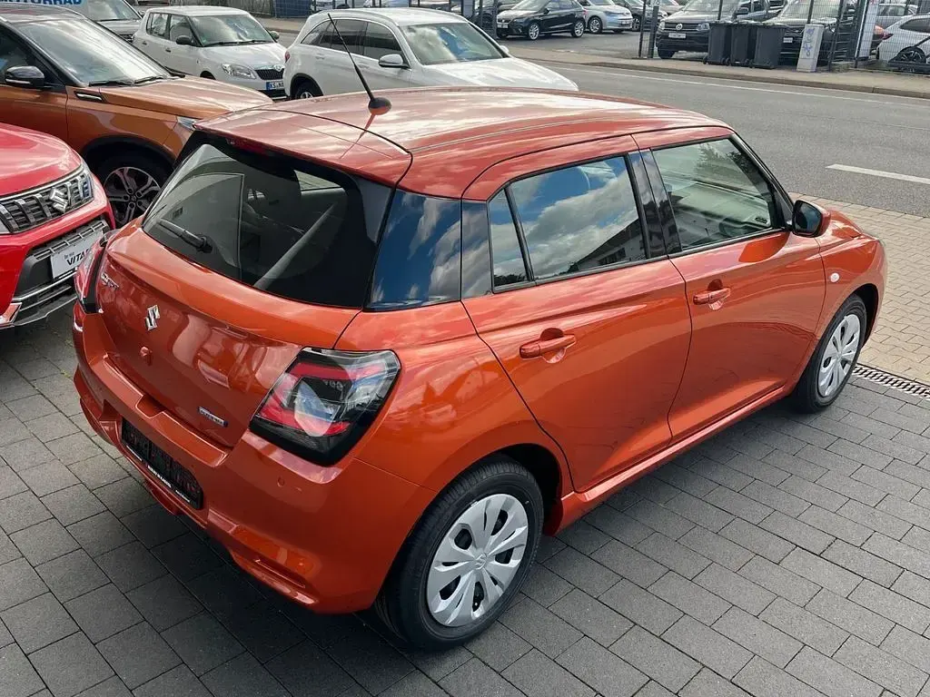 Neu Suzuki Swift Club 83 PS (61 kW) 2025 Orange Kleinwagen