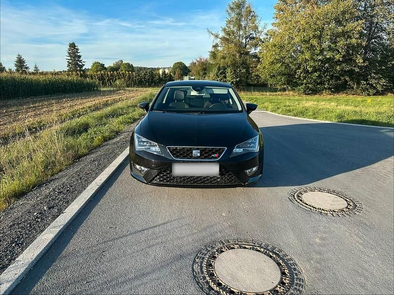Second-hand Seat Leon 180 CP (132 kW) 2015 Negru Berlinǎ