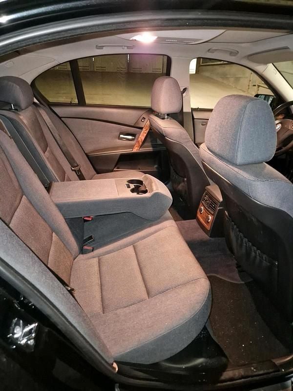 Second-hand BMW 525 218 CP (160 kW) 2005 Negru Berlinǎ