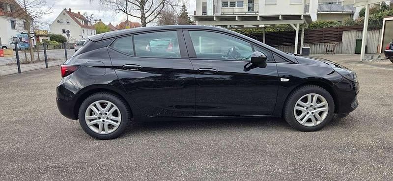 Gebraucht Opel Astra 131 PS (96 kW) 2022 Schwarz Limousine