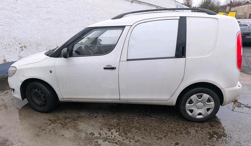 Gebraucht Skoda Roomster 90 PS (66 kW) 2012 Weiß Van / Kleinbus