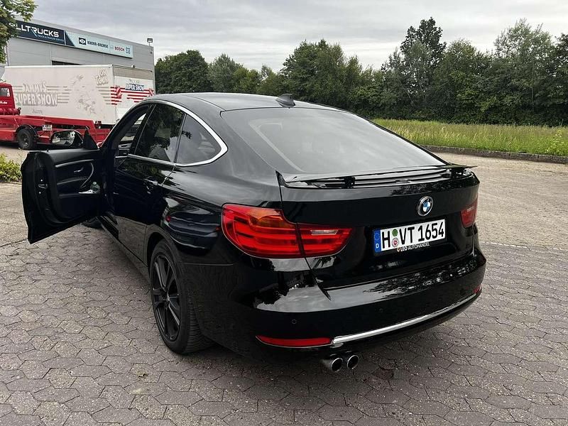 Gebraucht BMW 330 Luxury Line 258 PS (189 kW) 2015 Schwarz Limousine