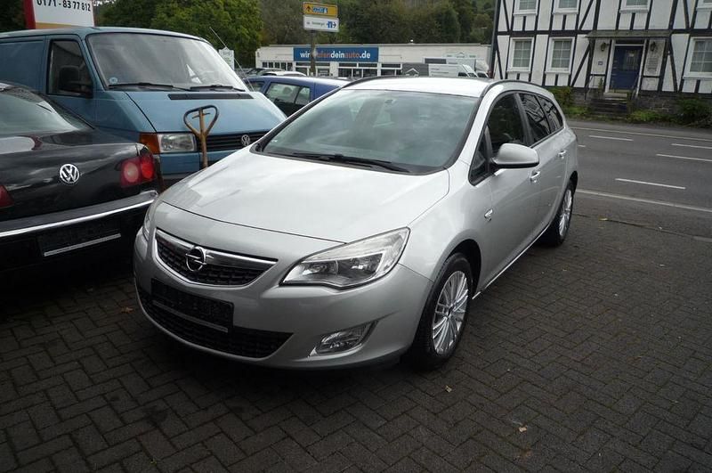 Gebraucht Opel Astra 125 PS (91 kW) 2012 Argon silber/ice silver (m2) Kombi