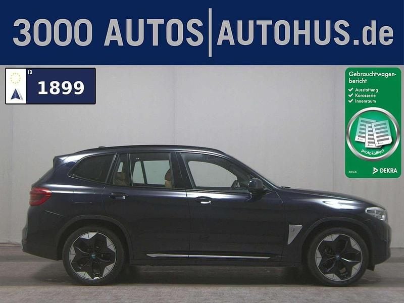 Gebraucht BMW iX3 Impressive 210 kW (286 PS) 2021 Carbonschwarz metallic SUV