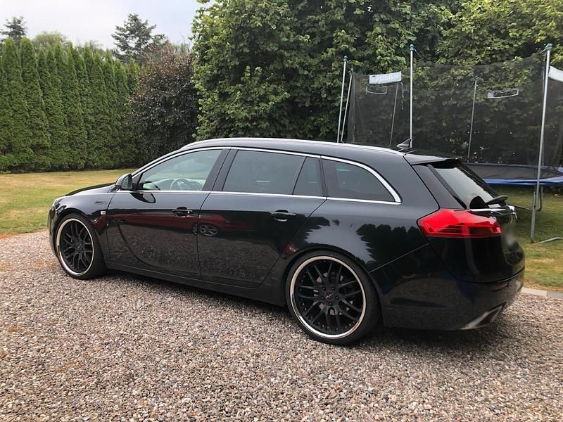 Gebraucht Opel Insignia 192 PS (141 kW) 2012 Schwarz Kombi