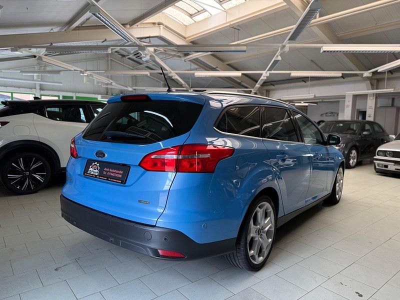 Gebraucht Ford Focus Titanium 125 PS (91 kW) 2017 Blau Kombi