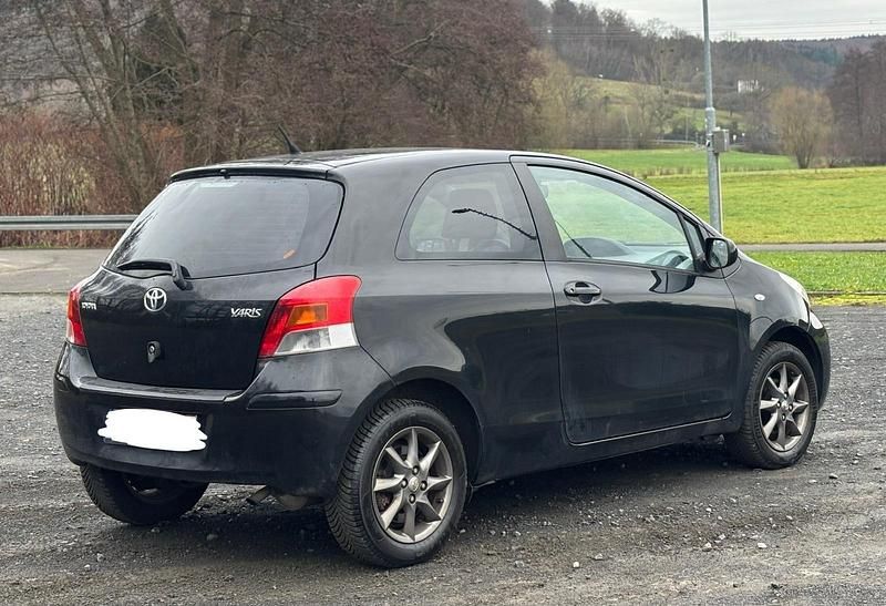 Gebraucht Toyota Yaris 69 PS (50 kW) 2009 Schwarz Kleinwagen