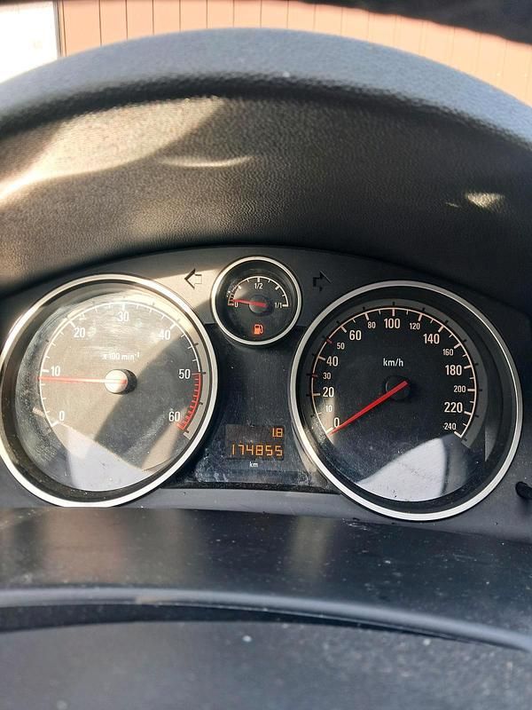 Usata Opel Astra 90 CV (66 kW) 2006 Nero Station wagon
