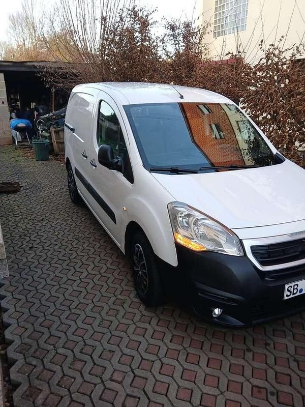 Gebraucht Peugeot Partner Premium 99 PS (72 kW) 2016 Van / Kleinbus