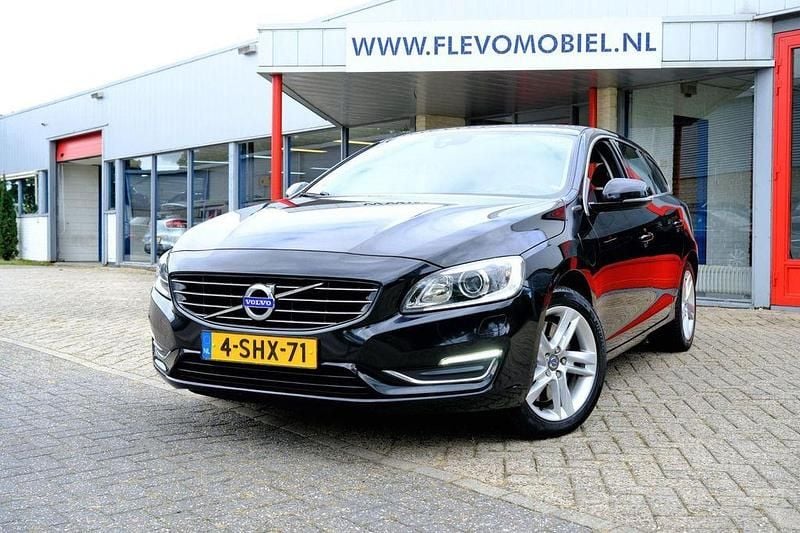 Schwarz Gebraucht 2013 Volvo V60 Summum Kombi | 9.350 € (Guter Preis) - Bild 1/4