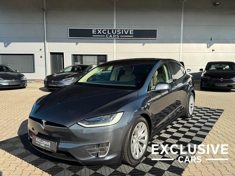 Grau Gebraucht 2017 Tesla Model X SUV | 32.750 € - Bild 1/4
