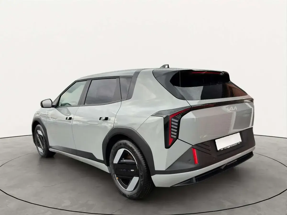 Neu Kia EV4 Earth 150 kW (204 PS) 2026 Grau Limousine